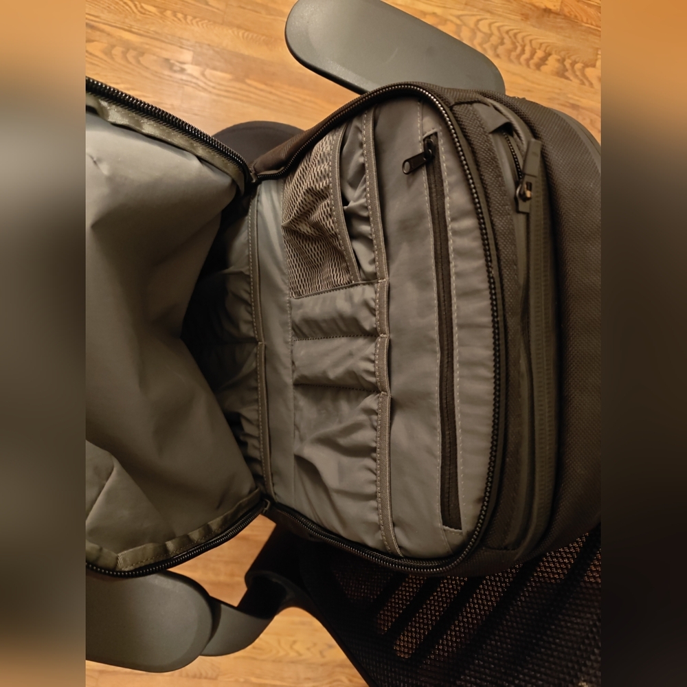 Aer Tech Pack 2 Black - Mint Condition + $40 Rain Cover Bundle - Picture 5 of 9